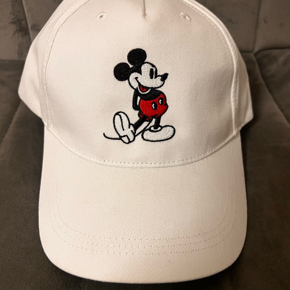 Disney White Baseball Cap with Embroidered Mickey Mouse unisex